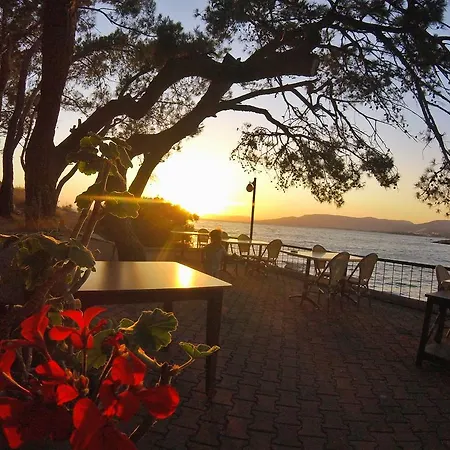 Rainbow Bay Hotel