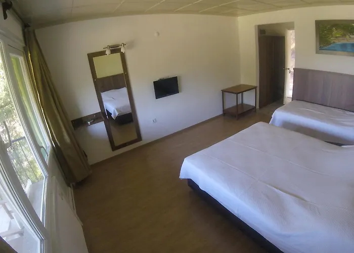 Rainbow Bay Nature And Hotel *